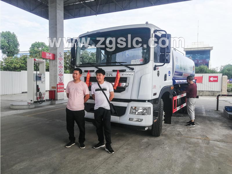 2019/05/31 鄭州吳總、唐總在程力專(zhuān)用汽車(chē)股份有限公司自提一輛12方東風(fēng)D9噴霧車(chē)，單號(hào)26729